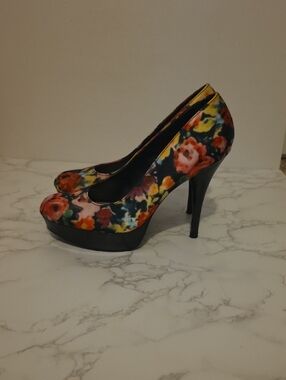 Brash Floral Platform Pumps - Black Multicolor